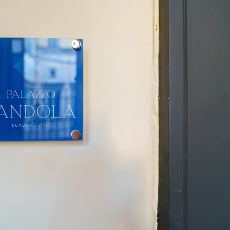 בית הארחה Palazzo Pandola - Luxury 4*
